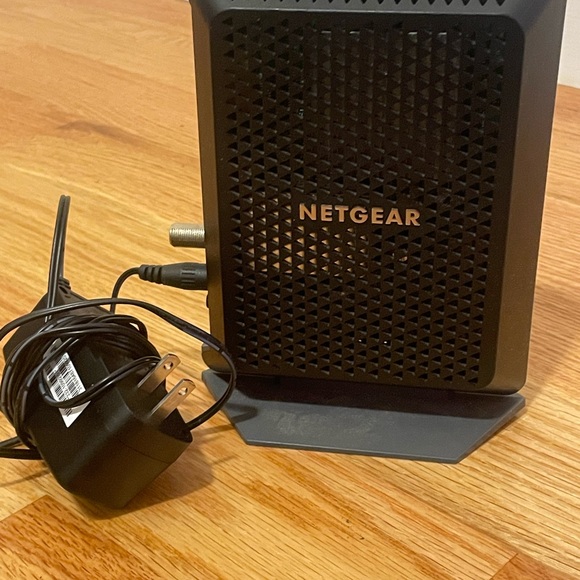 NETGEAR Cable Modem CM700 - Picture 3 of 9